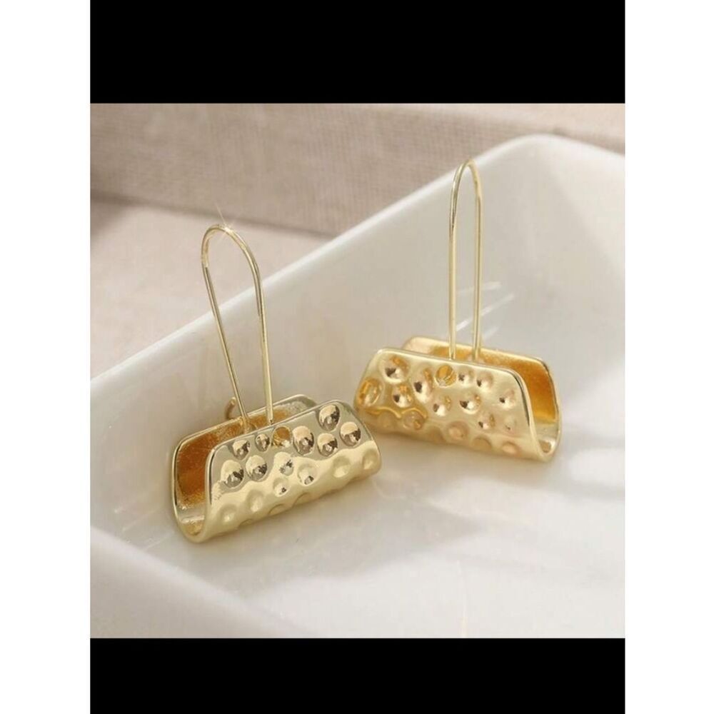 Gold Hammered Drop Earrings - Elegant Women Jewelry R 548